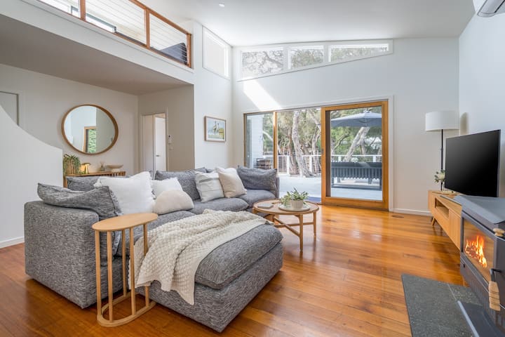 Family and Pet friendly Oasis with Playground