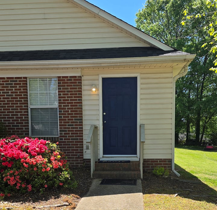 Prime Location! 2 Bed 2 Full Bath Pet Friendly - Greer, SC