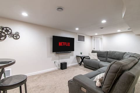 XL Fenced Yard I 4 min to MSUM I Grill I Games