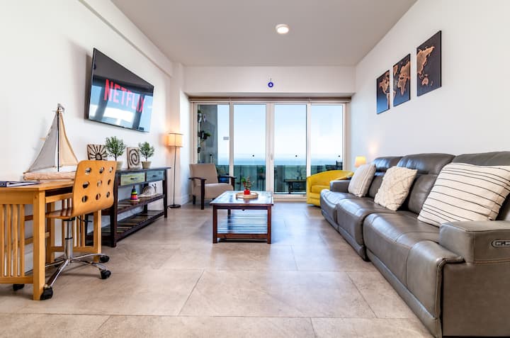 Beachfront Beach Condo With Balcony - Playas de Tijuana