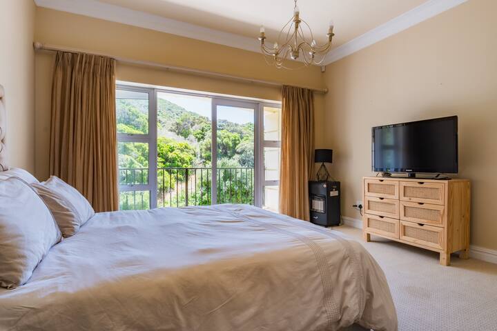 Secluded Valley views Serenity Villa Hout Bay gallery image 3