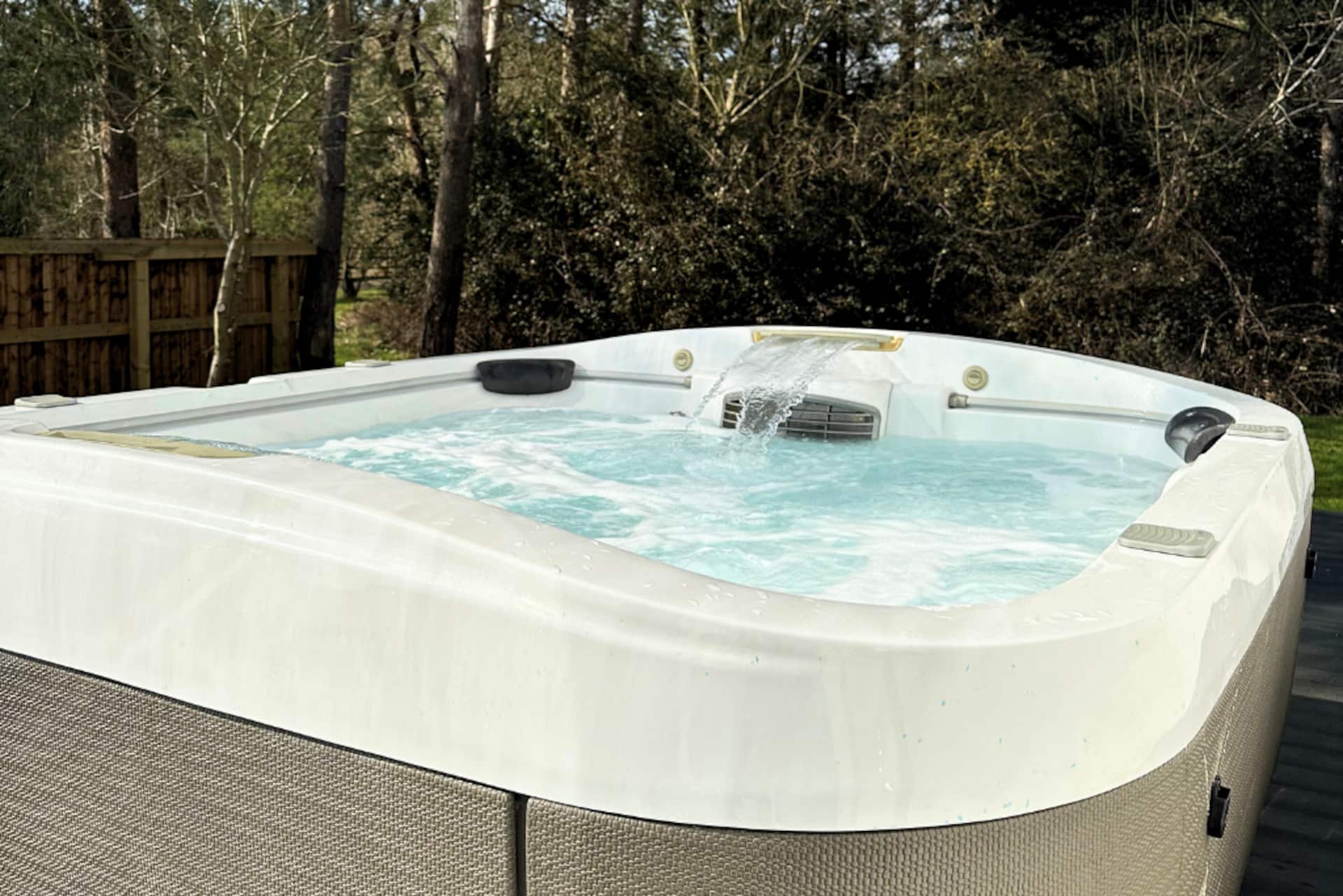 Bungalow with Hot Tub near Bicester Village
