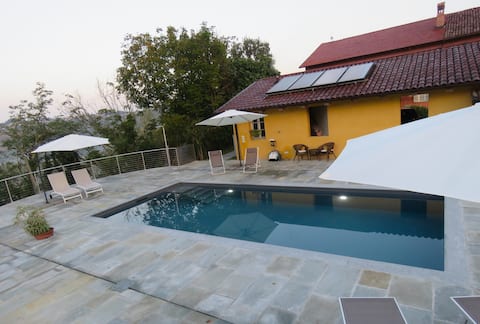 La Terrazza II, Hilltop Farmhouse with View & Pool