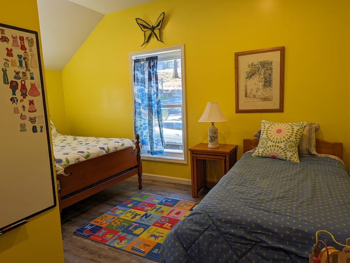 1 single bed, 1 double bed. A few kids toys to be enjoyed!