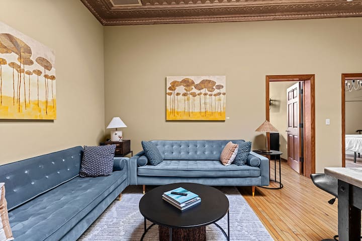 Historic Downtown Apt, Algoma Suites #7 - Sleeps 6 - Oshkosh, WI