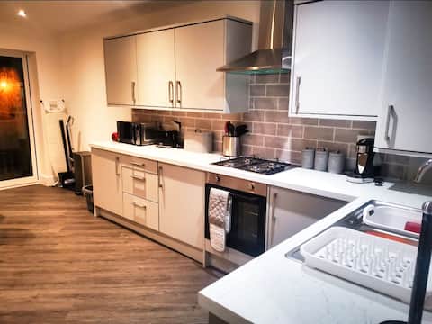 2 Bed Bungalow - Enclosed Garden - Wheel Chair Acc