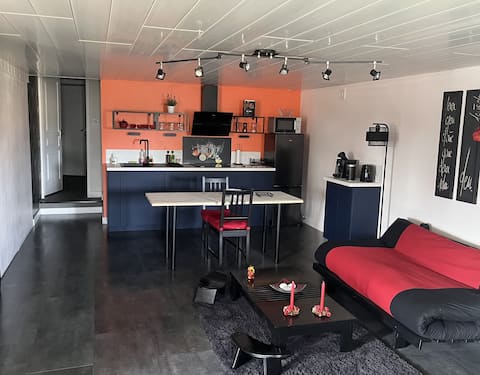 50m2 flat with Terrace + view on garden & pool