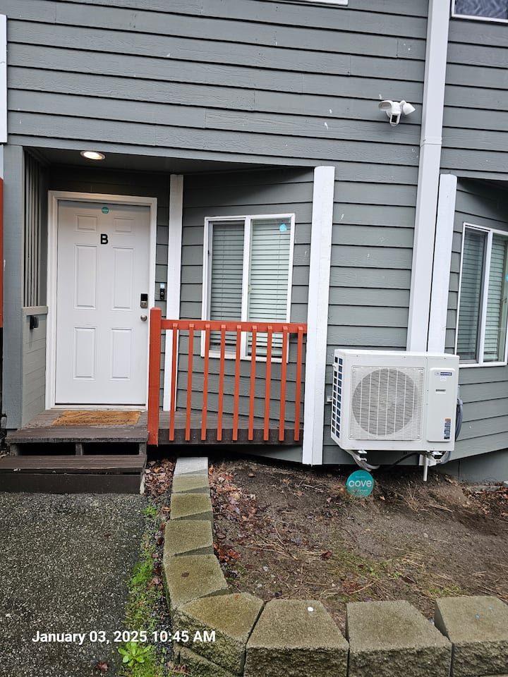 Marine B Two Bedrooms One-half Bathrooms Townhouse - Everett, WA