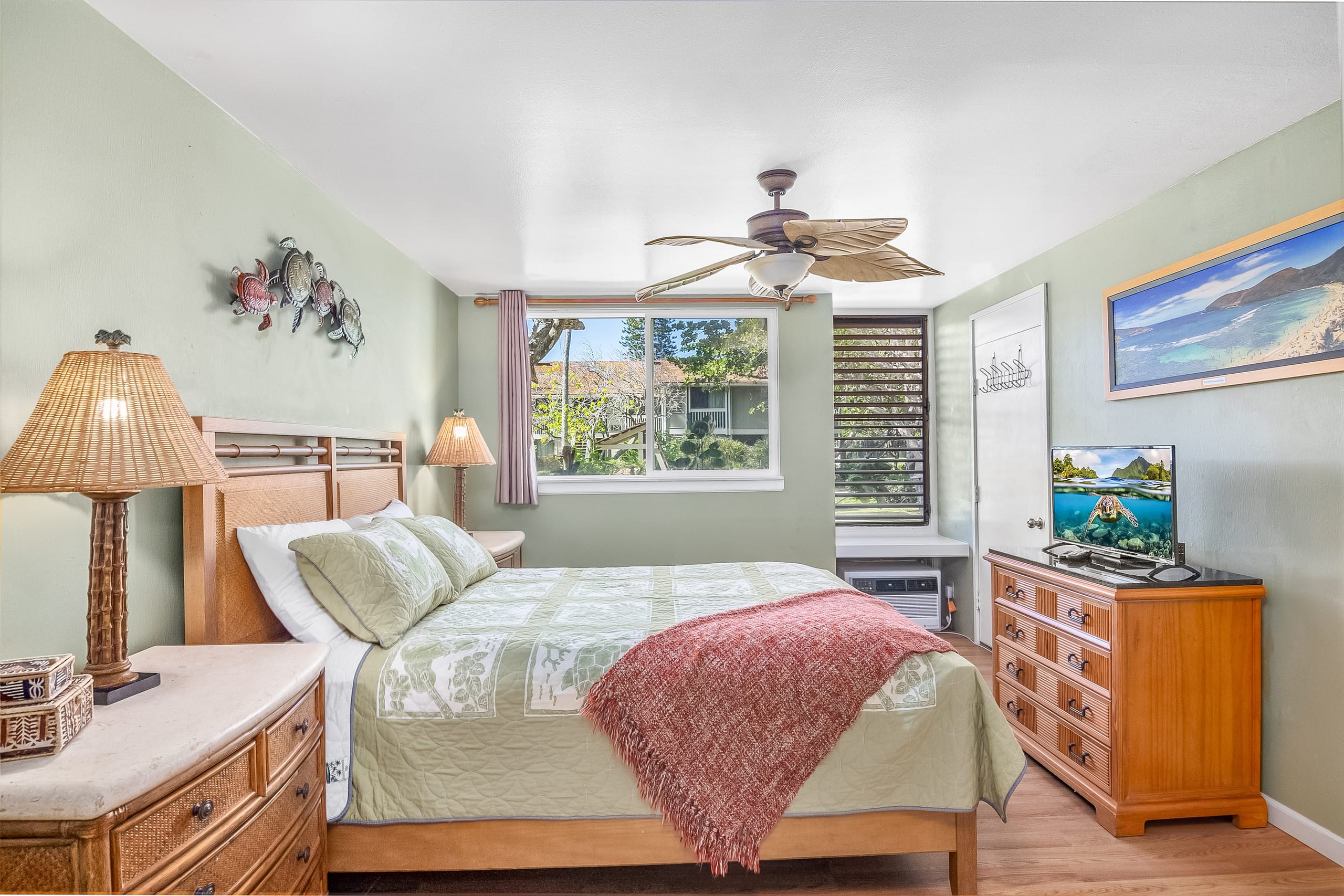 Iconic Turtle Bay - Full Kitchen & 2 Full Baths - Image 3
