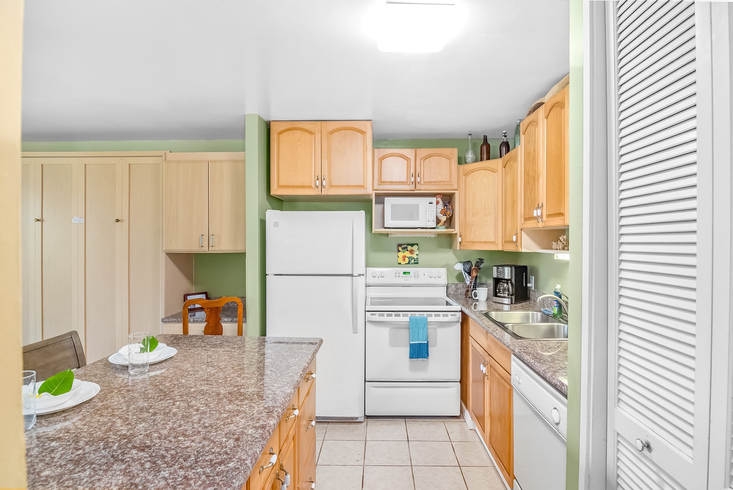 Iconic Turtle Bay - Full Kitchen & 2 Full Baths - Image 2