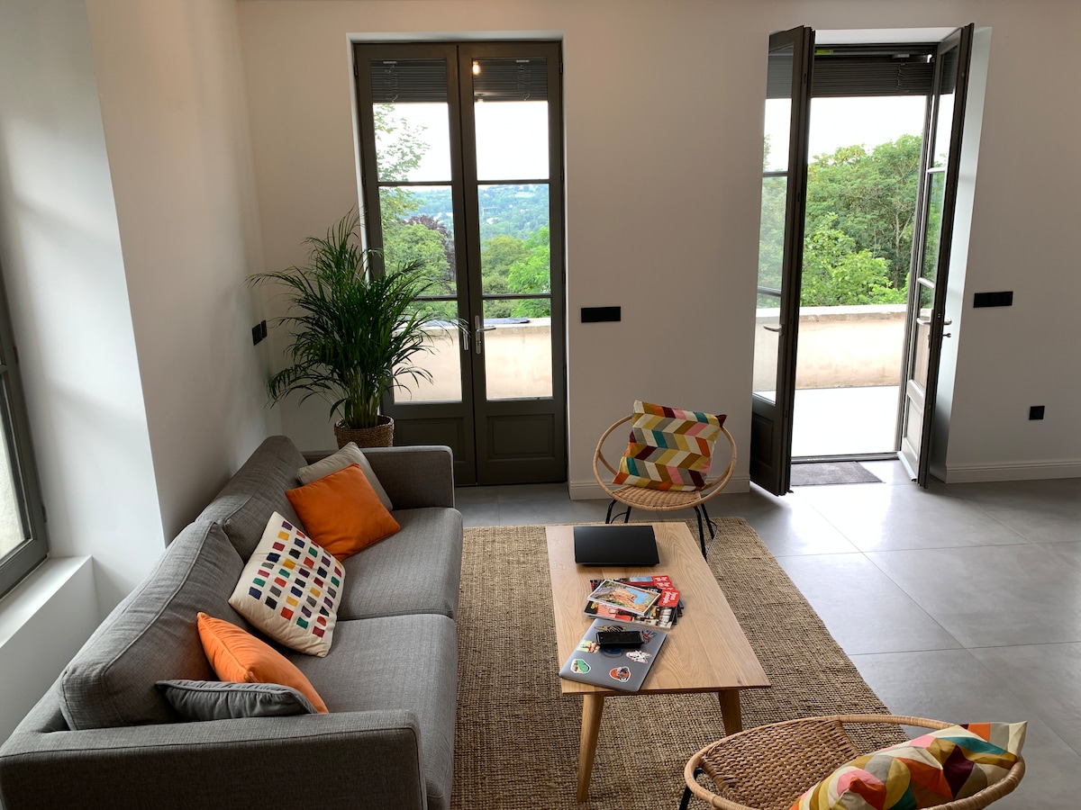 Proprietà Airbnb di successo: Charming house with terrace and garden a Caluire Et Cuire