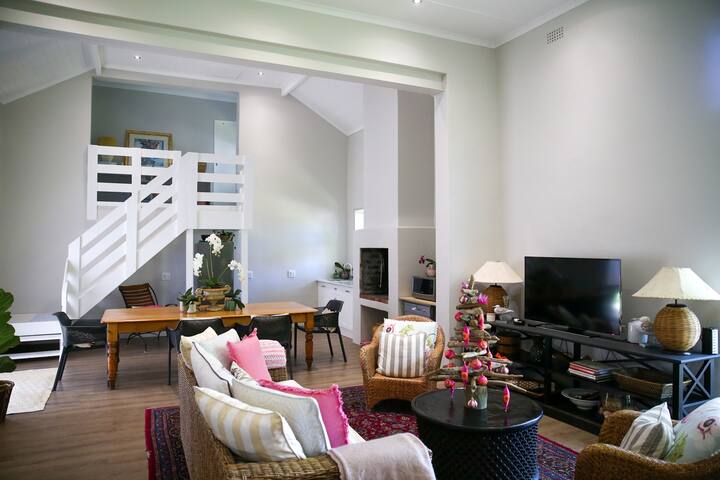 Ivy House – Super Spacious Spot -Somerset West gallery image 5