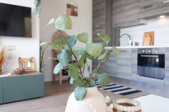 MIA ISOLA with lake view, garden and swimming pool gallery image 4