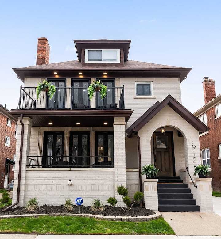 MotorcityBnB Houses for Rent in Grosse Pointe Park, Michigan, United