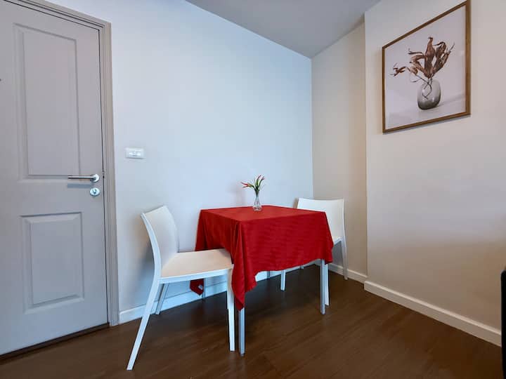 One Bedroom Condo With Stunning 100m Pool (136) - 푸켓