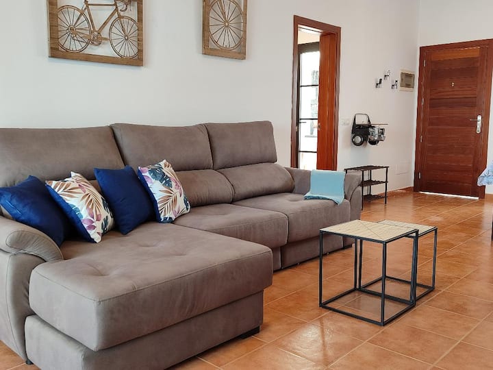 Playa Blanca. Villa Con Piscina, 3 Habitaciones. - Lanzarote