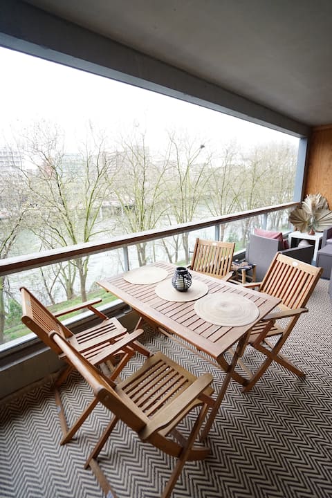 F2 with view of the Seine near Stade de France and Paris