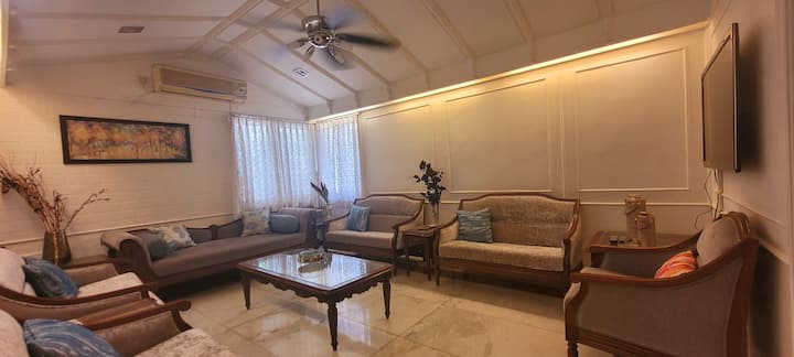Upscale City Center Villa / 2 Min To Manekbag Hall - Ahmedabad