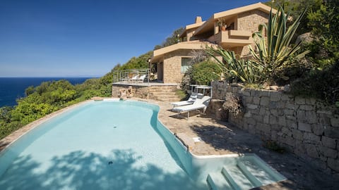 Sunset at Villa Faro: panoramic swimming pool