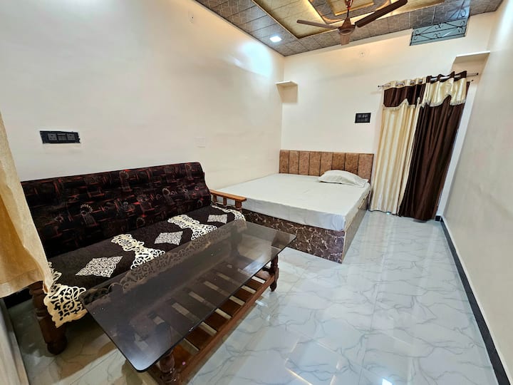 Mahakaleshwar Homestay - Ujjain