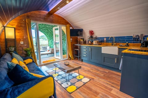 Portside Pasture • 1BR • Sleeps 4 + Hot Tub&Cinema