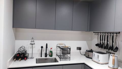 Top Airbnb: King Size Bed in Modern Belfast City Centre Flat in Botanic