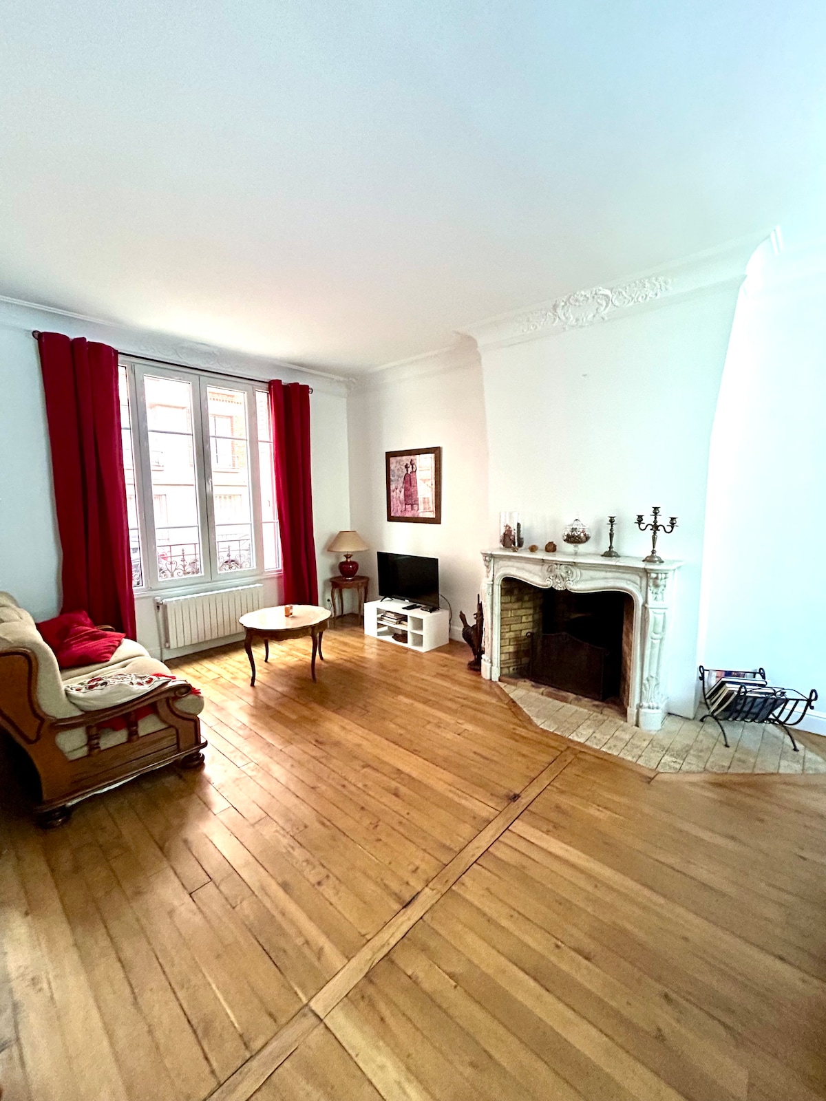 Successful Airbnb property: 4 bedroom house for 9 guests in La Défense in Courbevoie