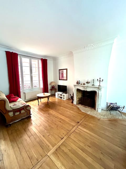 Propriété Airbnb réussie: 4 bedroom house for 9 guests in La Défense à Courbevoie