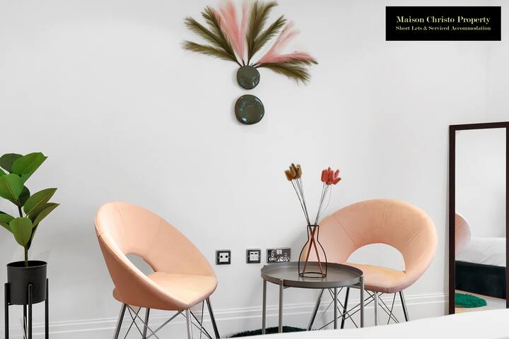 *20% OFF Wkly Stays*Sleeps 8*Parking*3 BDR*Chelsea gallery image 4