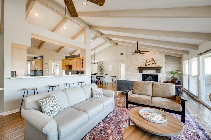 XL Private Home with Gameroom & Yard -Lake Travis gallery image 2