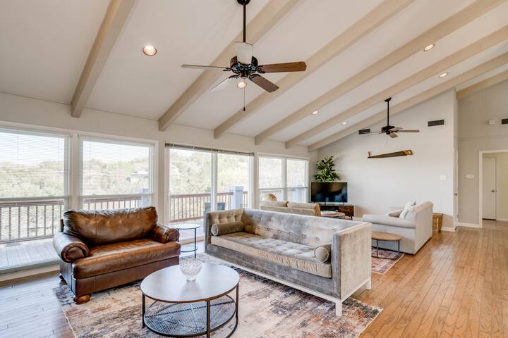XL Private Home with Gameroom & Yard -Lake Travis gallery image 3