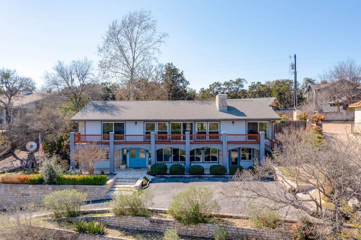 XL Private Home with Gameroom & Yard -Lake Travis