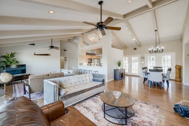 XL Private Home with Gameroom & Yard -Lake Travis gallery image 4