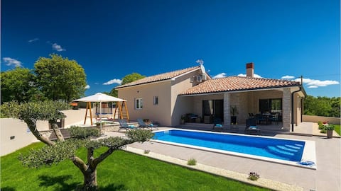 Villa Martina, luxury newly built single level home