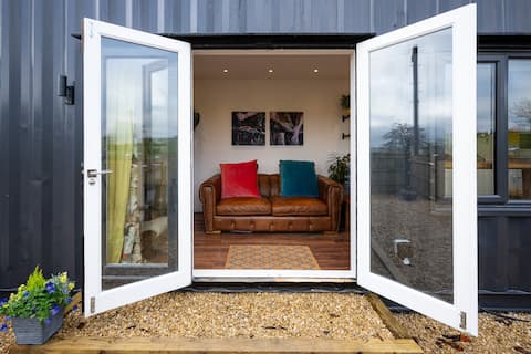 Successful Airbnb property: The Steel and Stars Cottage in West Berkshire