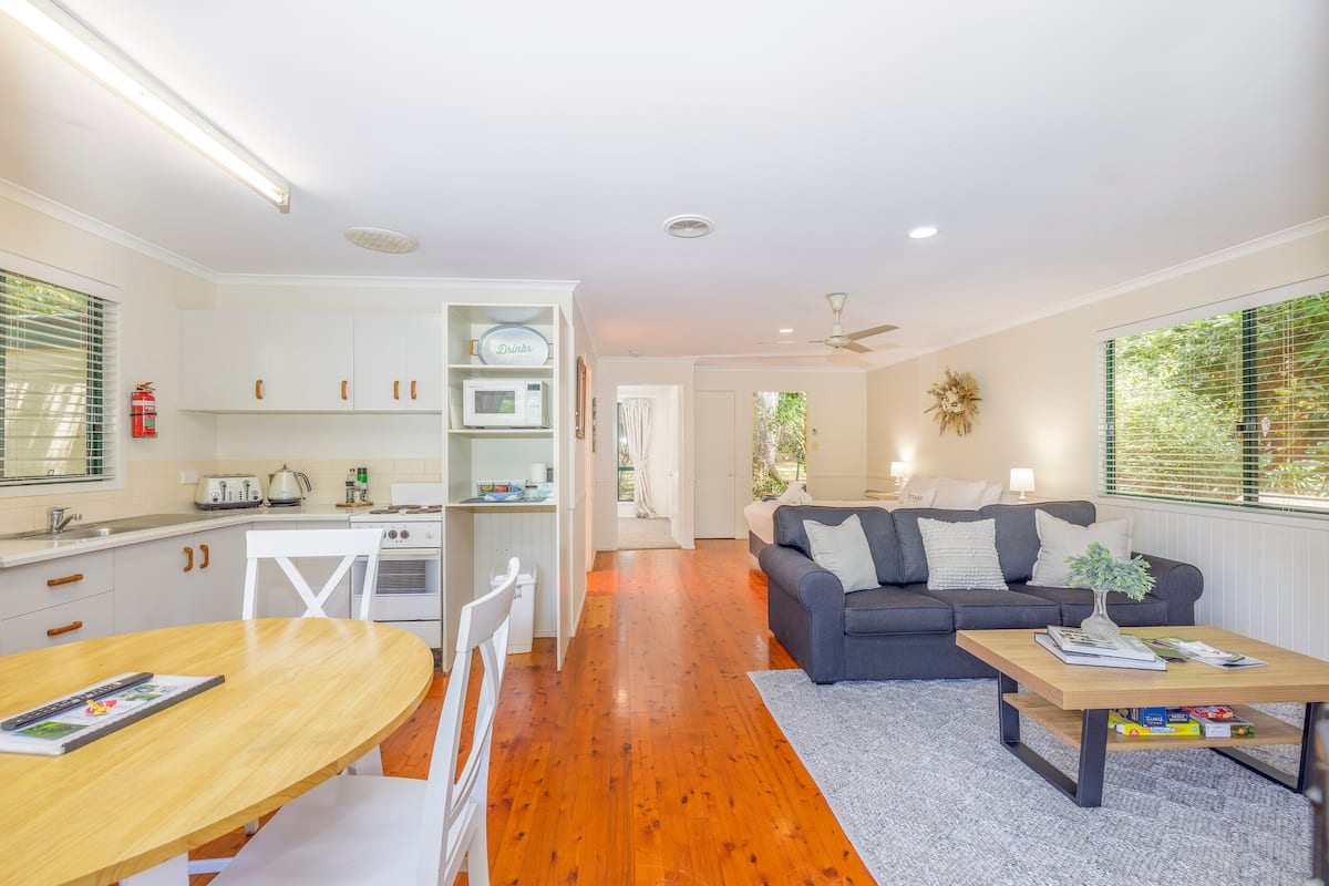 Kookaburra Luxury Cottage — photo via the host's Airbnb listing