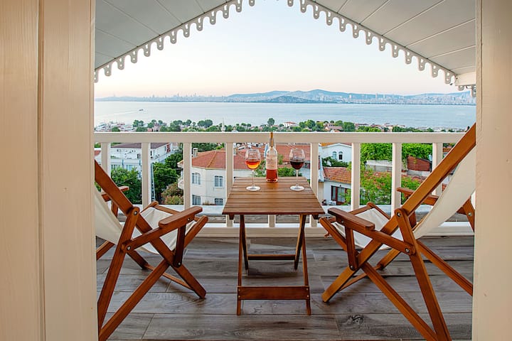 Mansion Penthouse with a Unique View (Rome Suite)