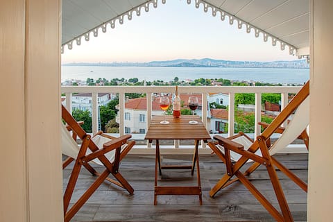 Mansion Penthouse with Unique View (Rome Suit)