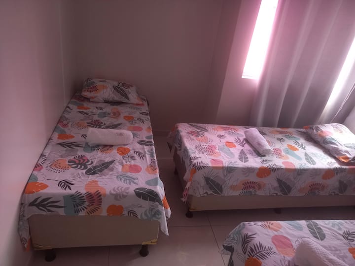 ერთადგილიანი ოთახი სამი საწოლითა და კონდიცირებით