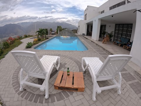 Modern Quinta with Privileged View in Yunguilla