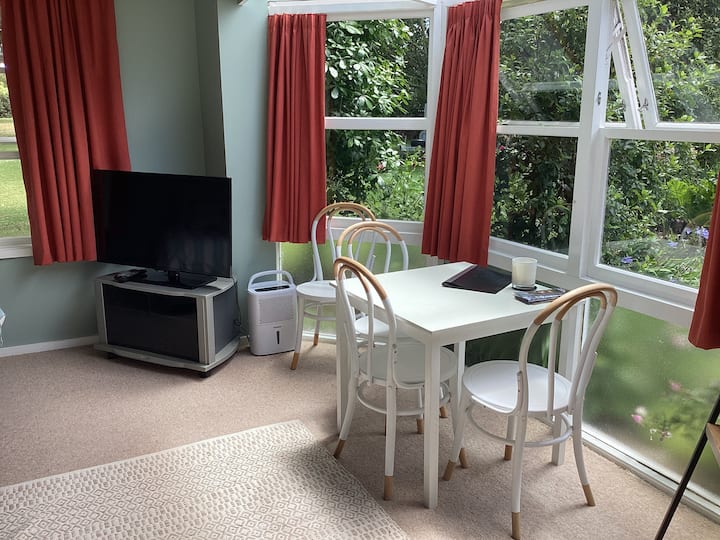 The Riverbank Cottage - Clive