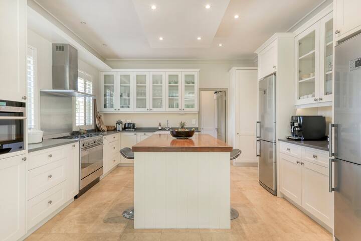 Table View Villa | Constantia Wine & Golf Haven gallery image 5