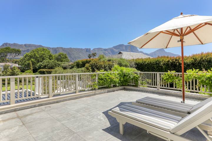Table View Villa | Constantia Wine & Golf Haven gallery image 4