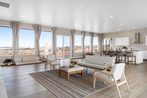 Mesa Haven: Modern Luxurious Retreat near Page, AZ