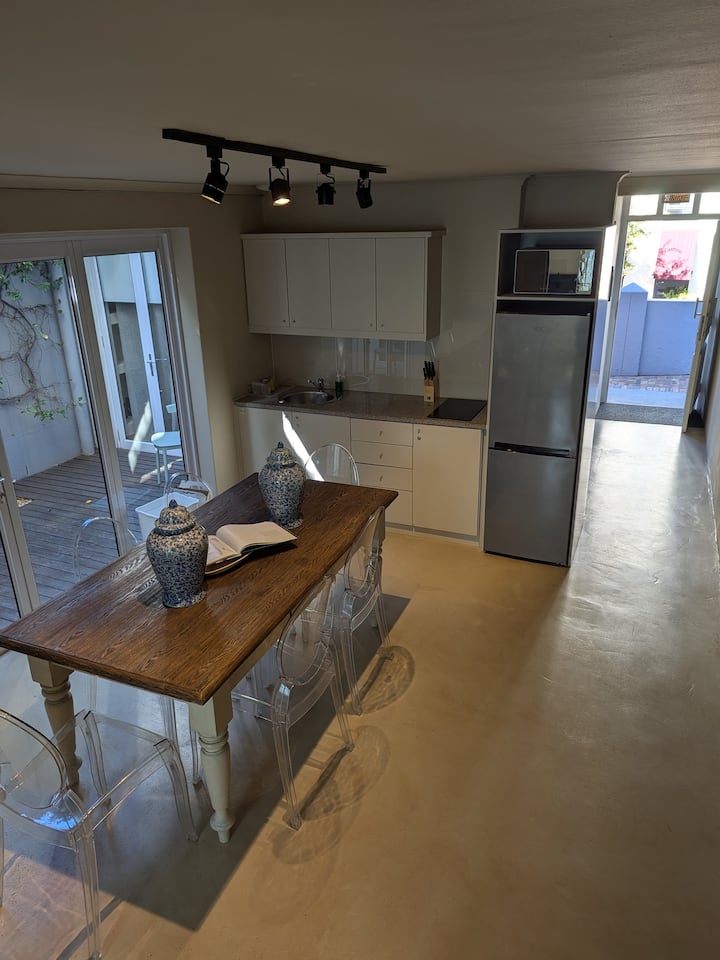 Bo-kaap Home: With Roof Deck And Courtyard - Camps Bay