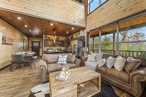 Top performing Airbnb: TreeTops | Mountain Views, Theatre & Game Room in Pigeon Forge