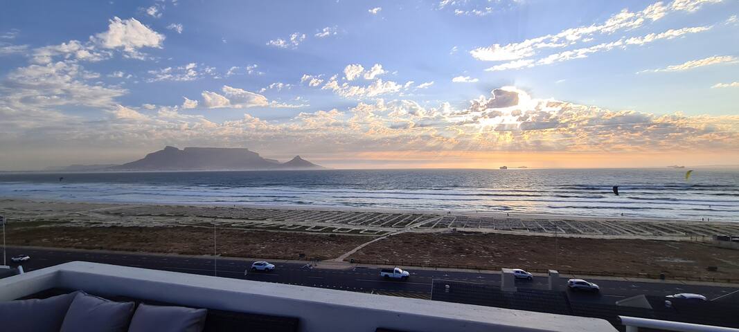 Jacuzzi Penthouse | Extra desks to Work-From-Home gallery image 5