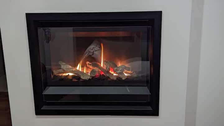 Designer Bowral Lodge With Garden & Fireplace - Southern Highlands