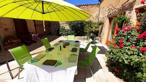 Large family cottage 1 km from the bike path