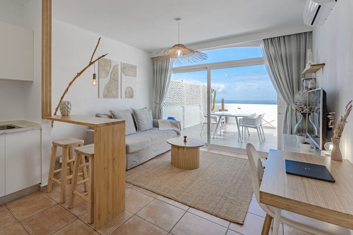 Ocean Homeaway: Terrace & Views - 